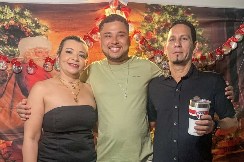 Foto: Divulgação - Tradição e união marcam a Ceia de Natal da família de Pedro Motos e Lília Ribeiro ; Veja fotos