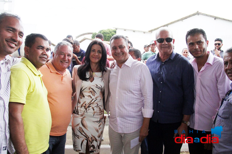 Prefeita Christine Pinto, ao lado do Governador Rui Costa, e correligionrios, durante evento em Eunpolis. (Foto: Alex Gonalves/BAHIA DIA A DIA) 