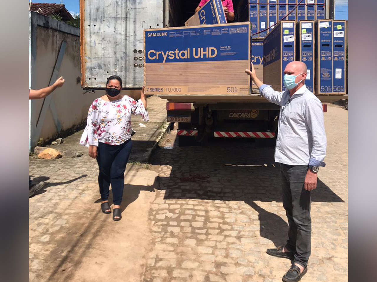 Equipamentos foram recebidos pelo prefeito e secretaria e educao na ltima semana. (Foto: Divulgao)