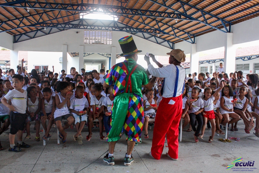 Caravana da Alegria leva diverso e alegria em comemorao ao Dia das Crianas em Itabela. (Foto: Divulgao)