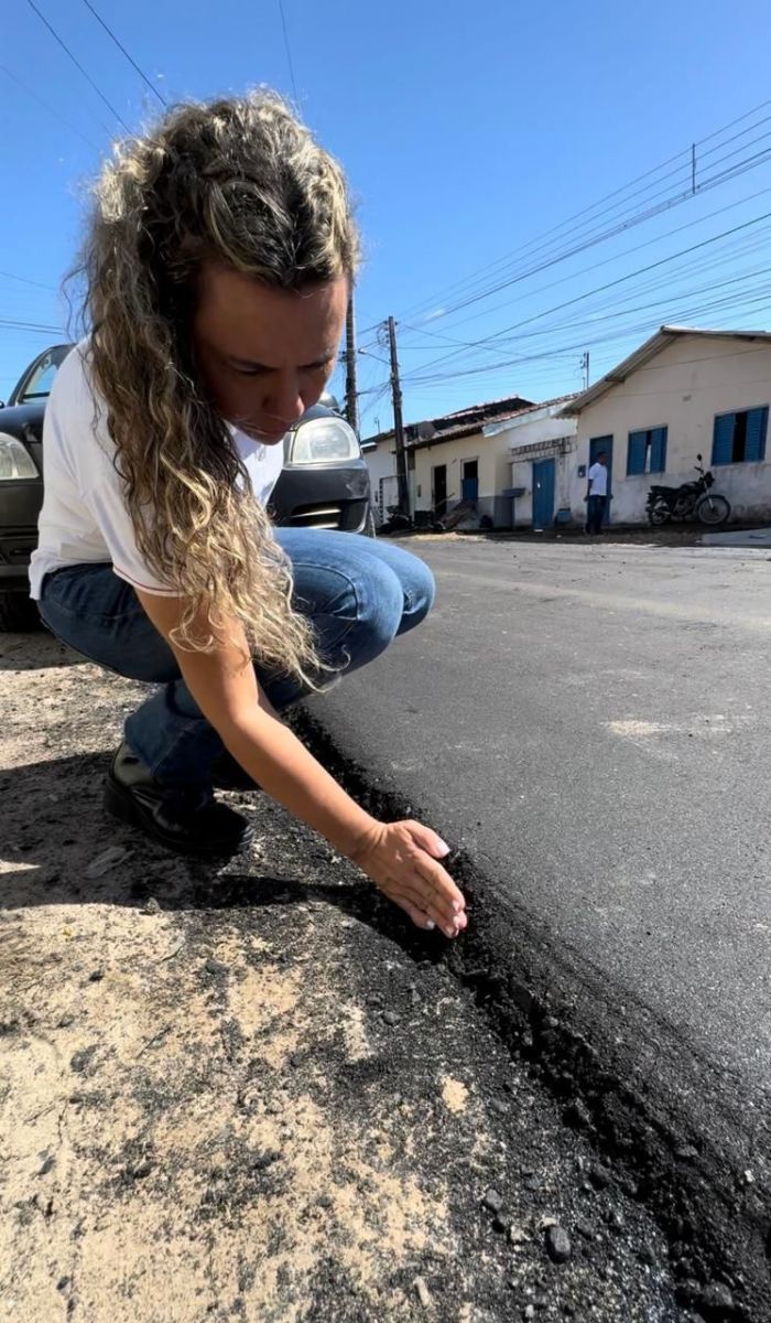 Prefeita Cordlia visitando a obra da Rua Pau Brasil - (Foto: Divulgao)