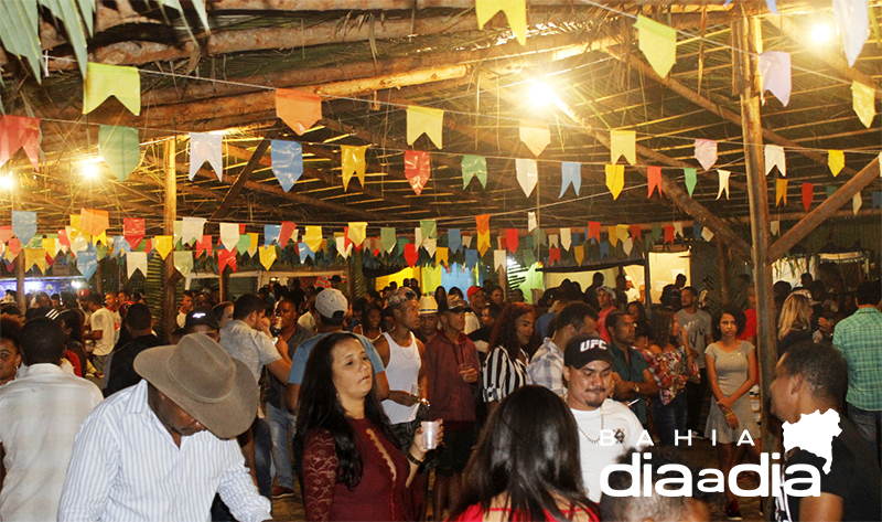 Pblico lotou para conferir a primeira noite de festa. (Foto: BAHIA DIA A DIA)