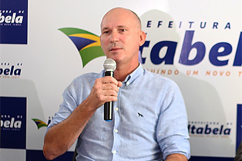 Prefeito Luciano Francisqueto frisa 48 meses de salrios pagos na sua gesto. (Foto: Arquivo/BAHIA DIA A DIA)