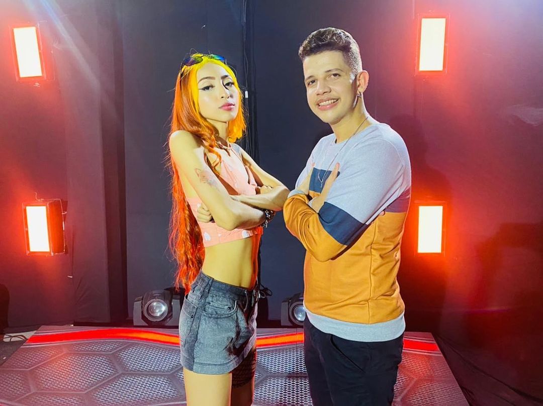 A influencer  Ruivinha de Marte, participou da gravao do Clipe Na ponta do P com Nadson o Ferinha.