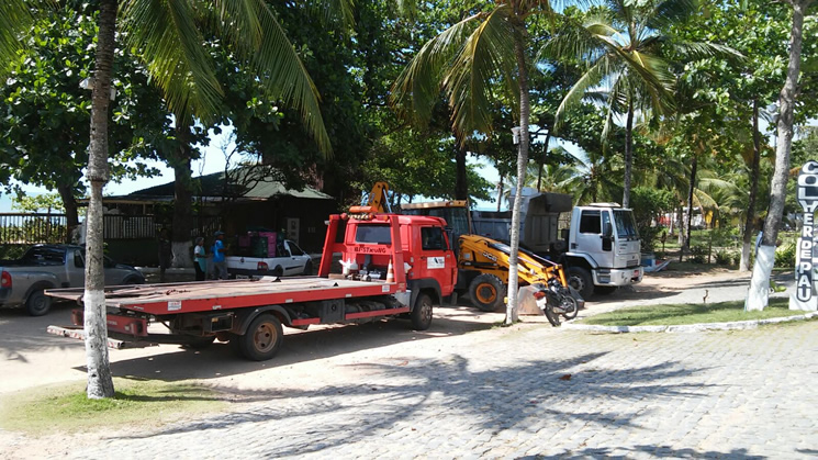 Retirada de barracas da orla de Porto Seguro pode gerar conflitos entre ambulantes e prefeitura. (Foto: Bahia Dia a Dia)