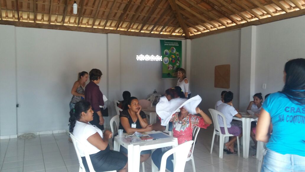 Moradores do Jardim Paquet recebem oficinas gratuitas de artesanato 