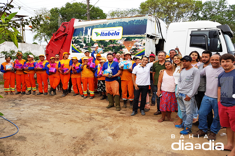 LIMPAR promove confraternizao de fim de ano com garis. (Foto: Alex Gonalves/BAHIA DIA A DIA)