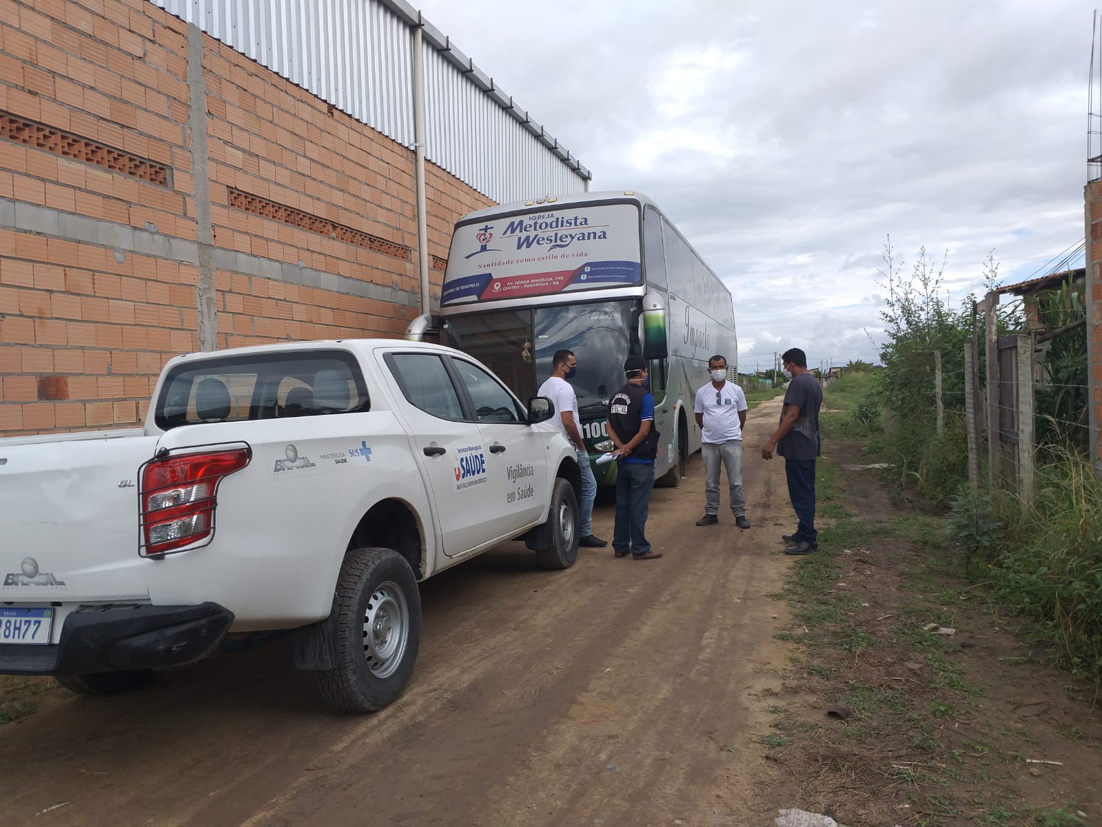 nibus de turismo foi localizado dentro da cidade, na tarde desta tera-feira (19). (Foto: Divulgao)