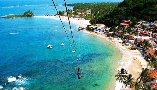 Para quem procura por guas mornas e claras, belas paisagens, tranquilidade e tambm aventura, as praias de Morro de So Paulo so boas opes.