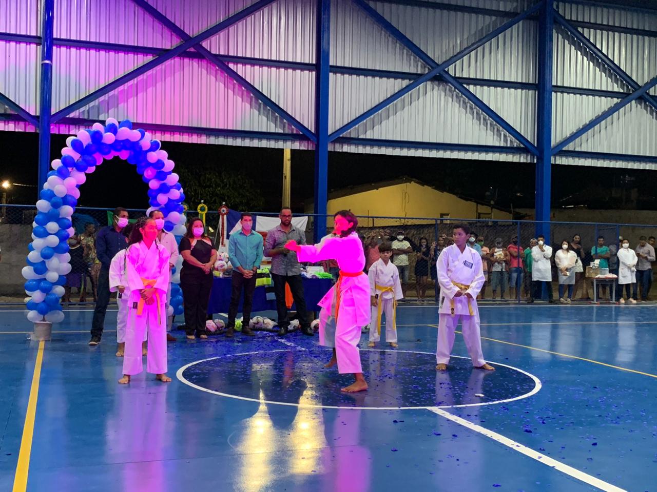 Nova quadra esportiva de Monte Pascoal  entregue em clima de festa. (Foto: BAHIA DIA A DIA)