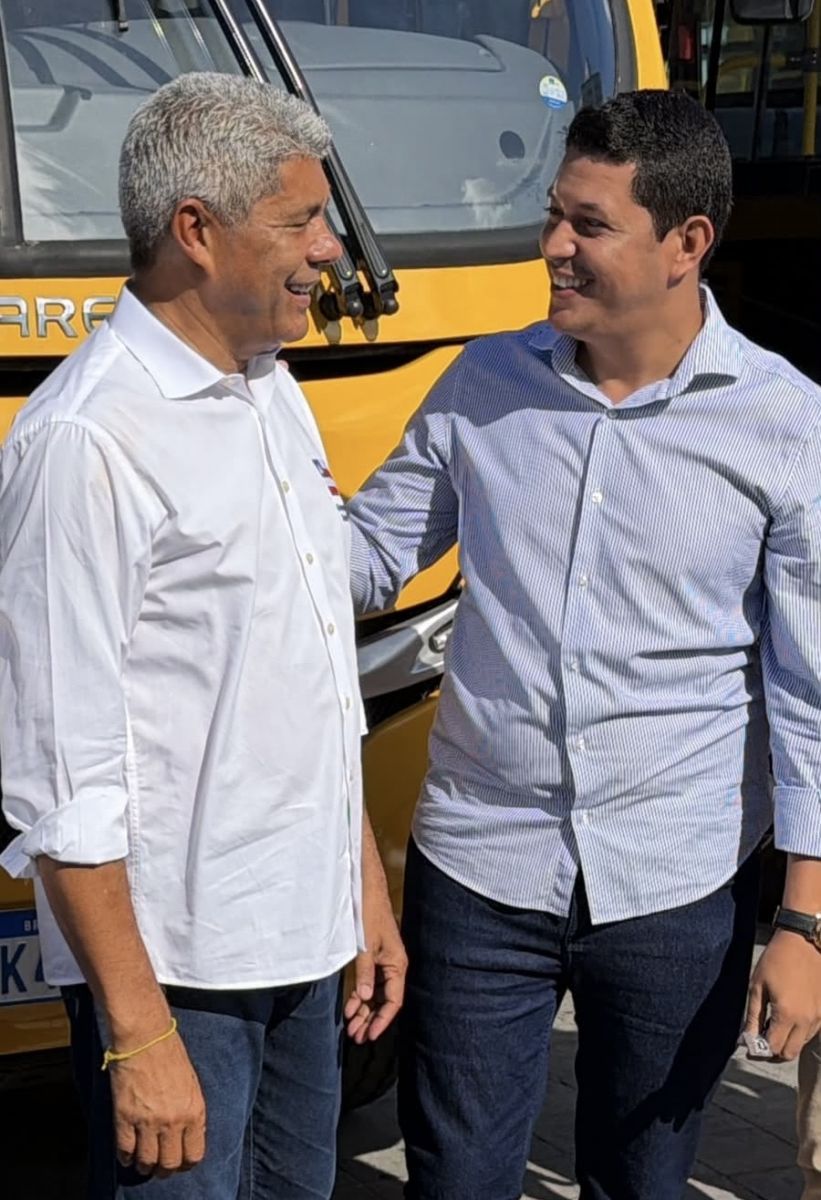Guaratinga recebe o quinto �nibus escolar adquirido pela gest�o do prefeito Gandhi Marques