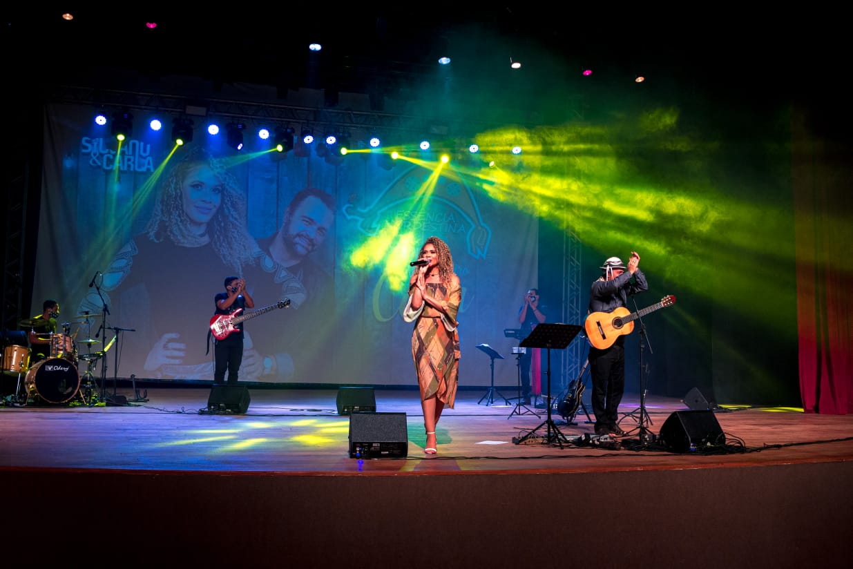 Live com Silvano e Carla comemora um ano da inaugurao do Teatro Candinha Dria. (Foto:Alfa Beta Produes)