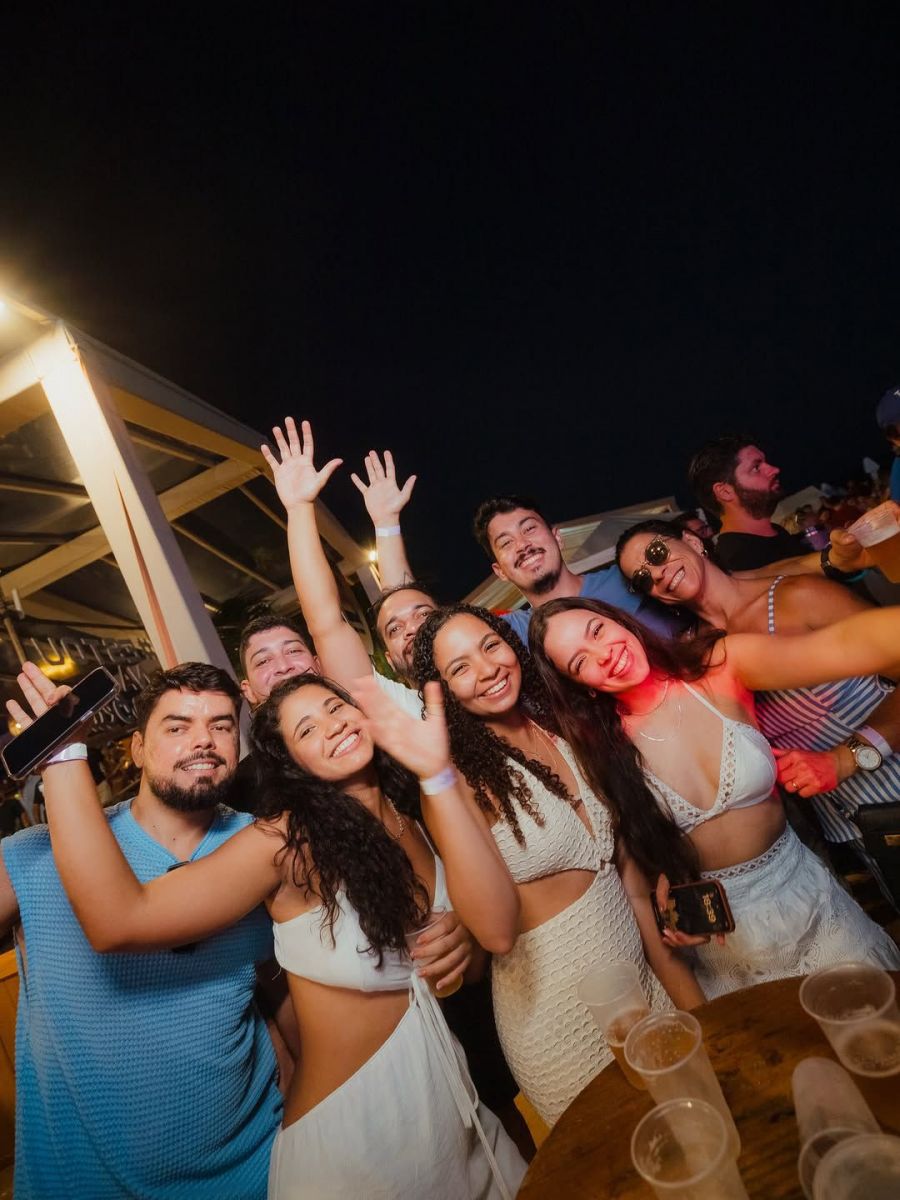 R�veillon Desejos come�a em grande estilo na Cabana �rea Beach em Porto Seguro