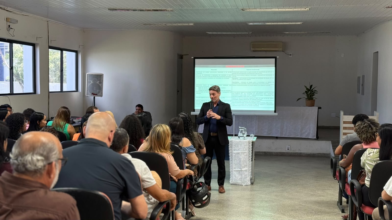 Eun�polis qualifica servidores para aprimorar fiscaliza��o e gest�o dos contratos p�blicos