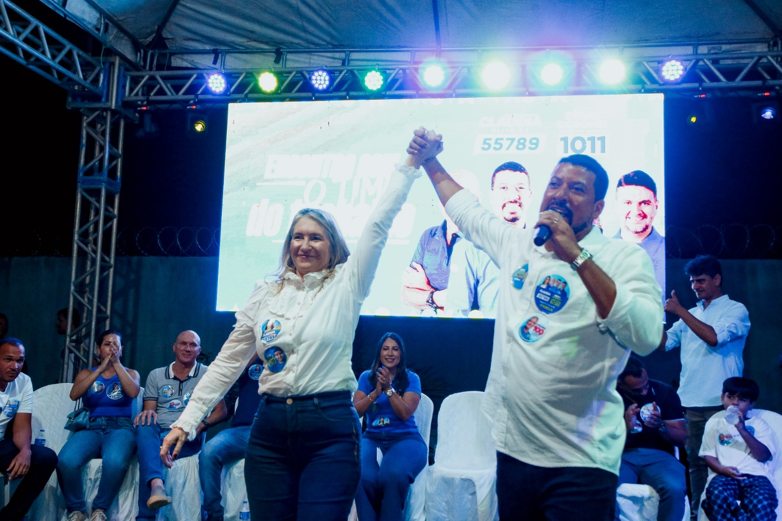 Flauzino e Francisqueto re�nem multid�o em encontro pol�tico com Cl�udia Oliveira e Diego Coronel em Itabela
