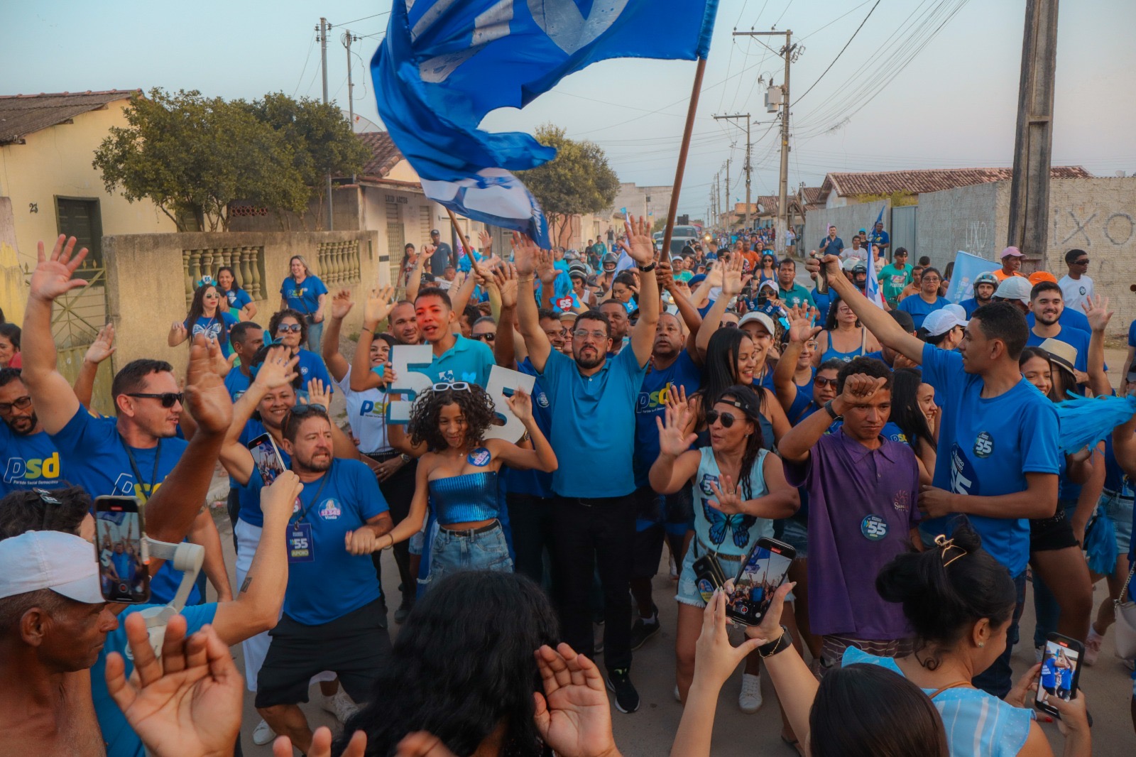 Ao lado de Francisqueto, Ricardo Flauzino e Z Sossai realizam 1 carreata da campanha - (Foto: Divulgao)