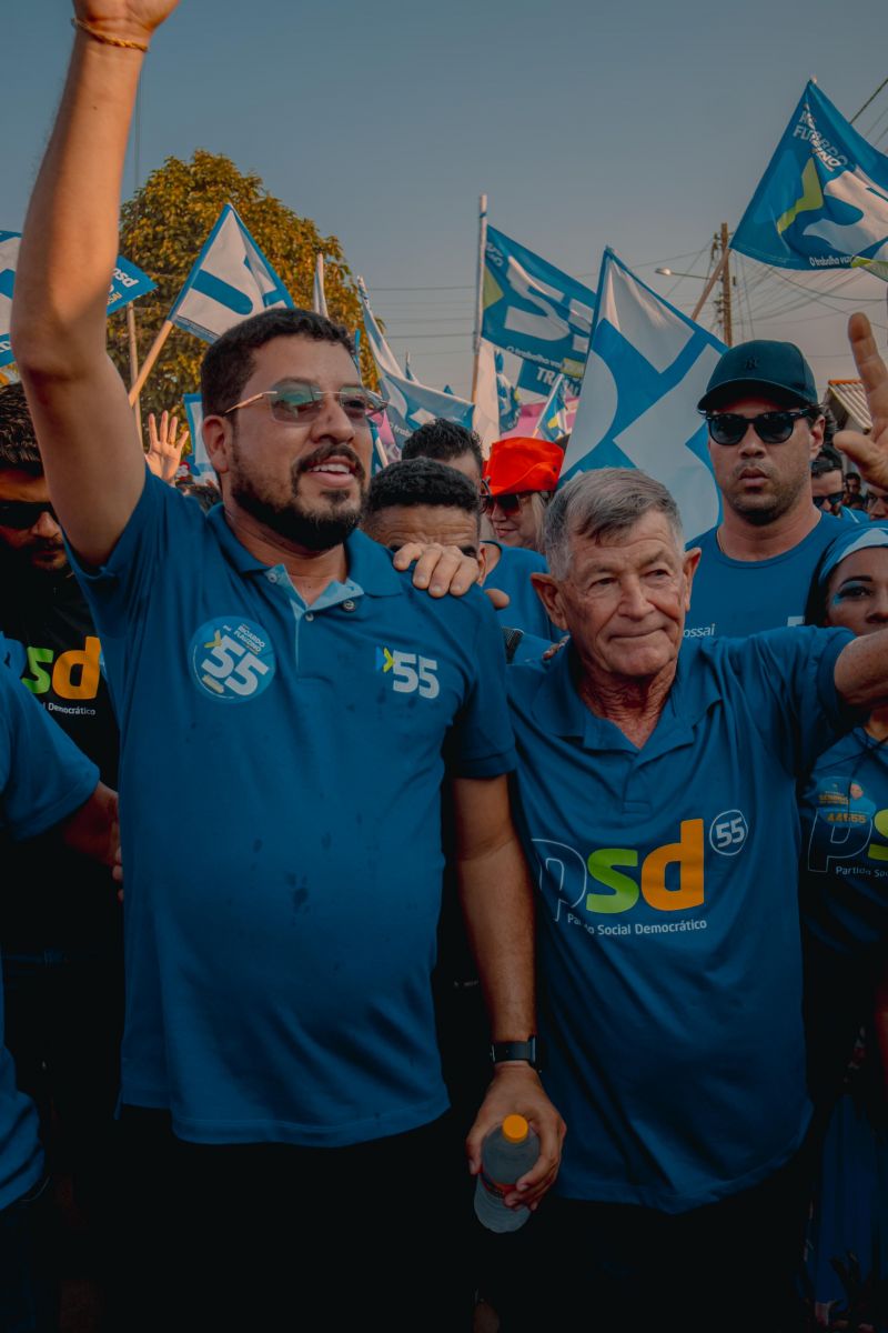 A uma semana da eleio, Flauzino, Z Sossai e Francisqueto realizam mega passeata e carreata em Itabela - (Foto: Divulgao)