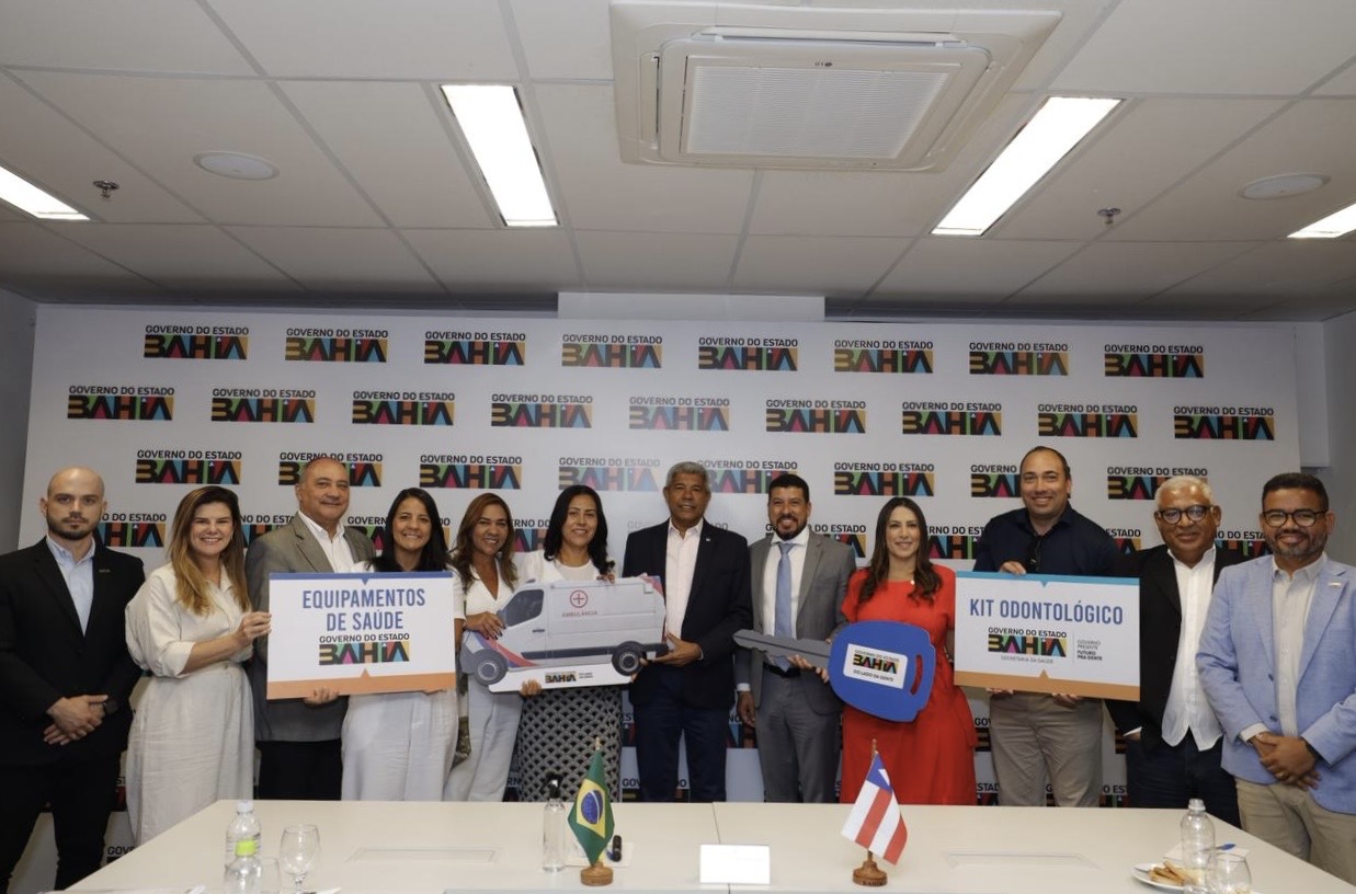 Deputada Cláudia Oliveira entrega ambulância, veículo para TFD e reforça investimentos na saúde de Itabela Deputada Cláudia Oliveira entrega ambulância, veículo para TFD e reforça investimentos na saúde de Itabela