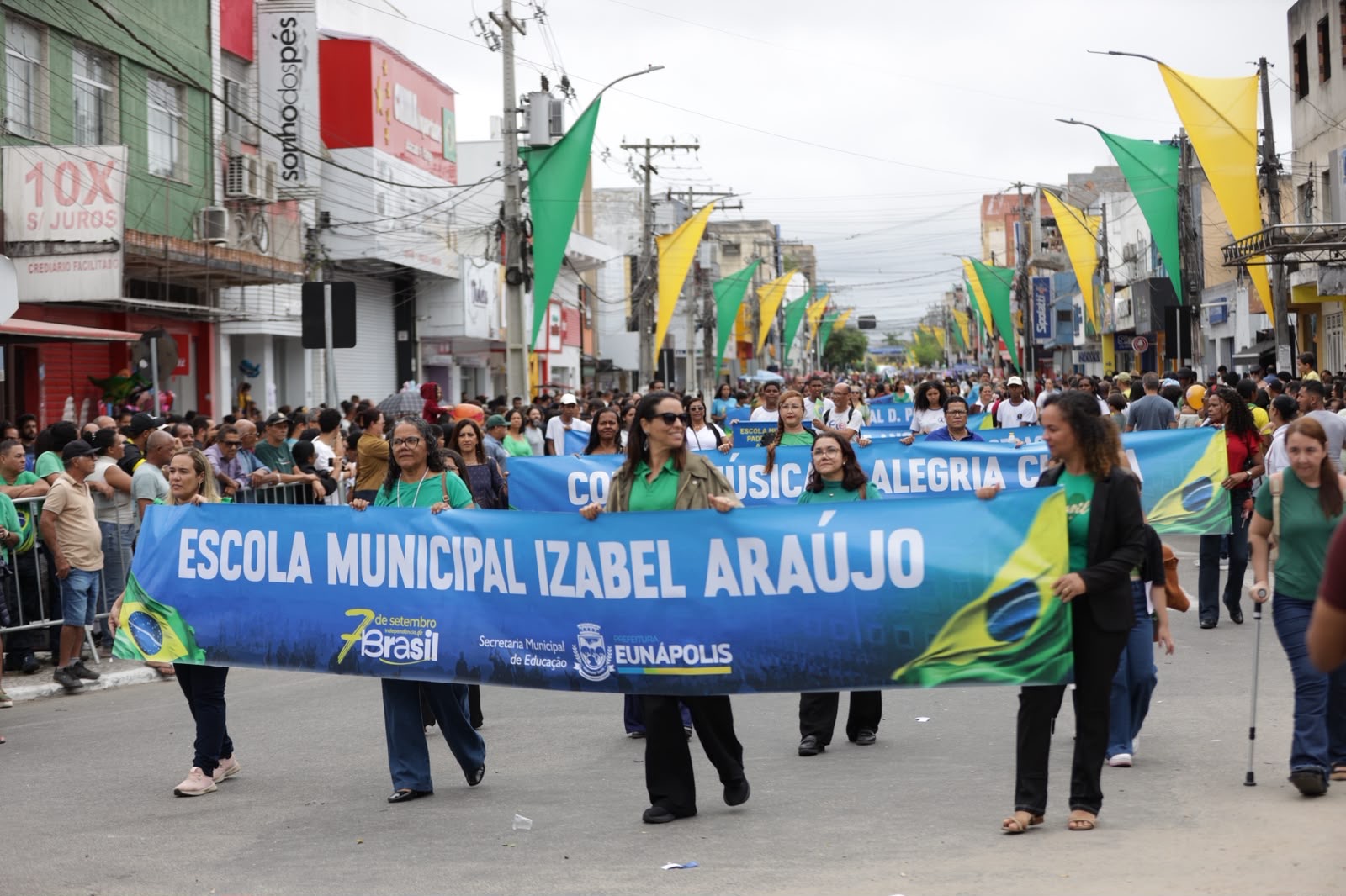 Prefeitura de Eun�polis realiza grande Desfile C�vico em celebra��o � Independ�ncia do Brasil