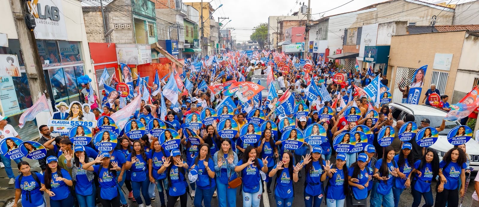 Deputada Claudia Oliveira participa da carreata do time de Jerônimo Rodrigues em Eunápolis Deputada Claudia Oliveira participa da carreata do time de Jerônimo Rodrigues em Eunápolis