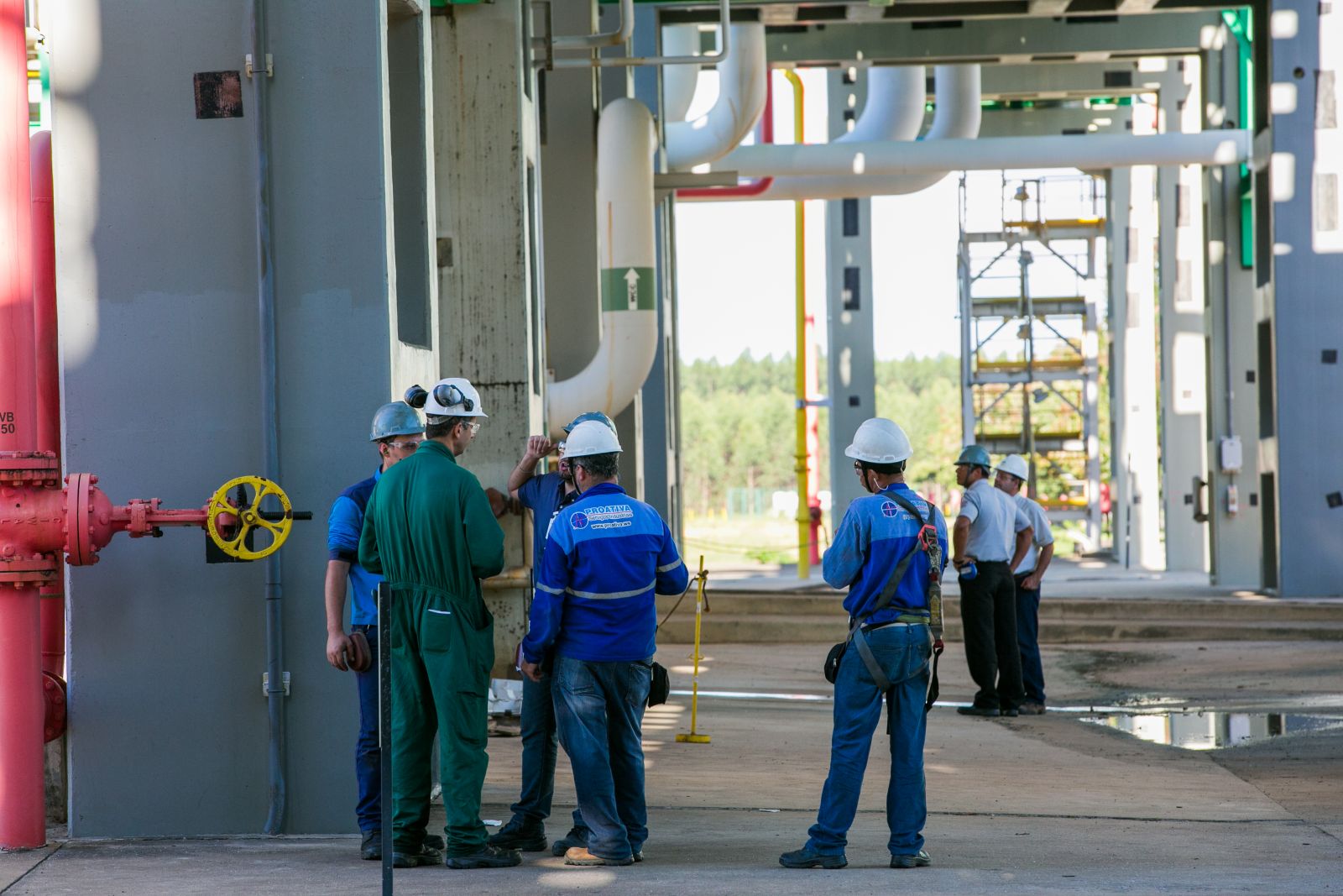 A Parada Geral da Veracel tambm promove o aquecimento da economia regional. (Foto: Divulgao/Veracel)