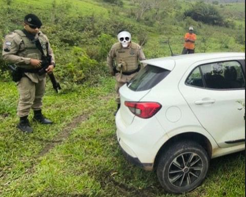 Ao rpida da Polcia Militar recupera dois carros roubados em Itabela na noite desta quinta-feira