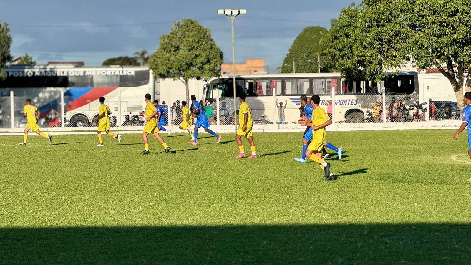 Eun�polis vence Itabela de virada na Copa CONDESC 2026