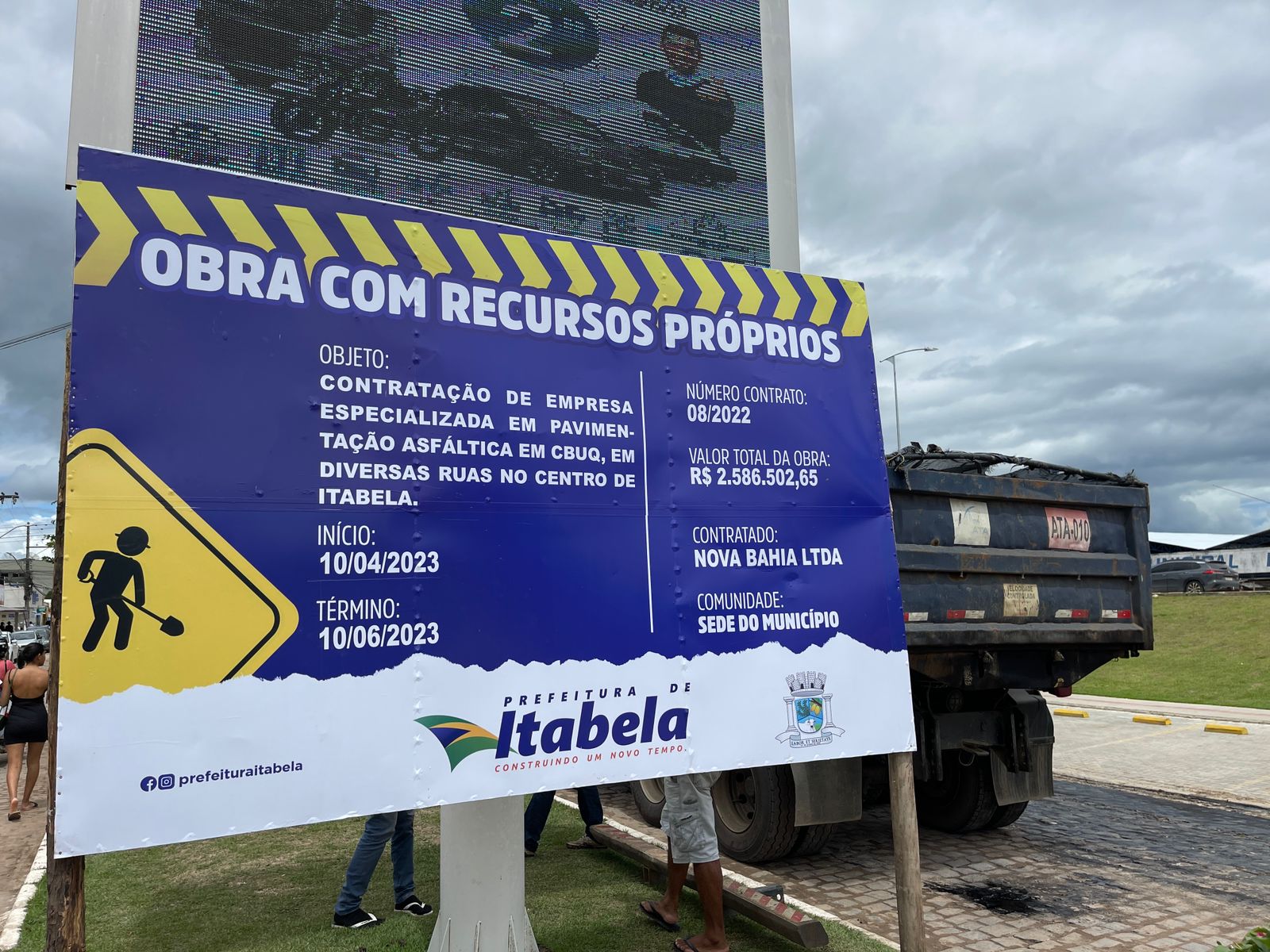 Alex Gonalves/BAHIA DIA A DIA - Prefeitura inicia obra de pavimentao asfltica em ruas no centro de Itabela - (Foto: Divulgao)