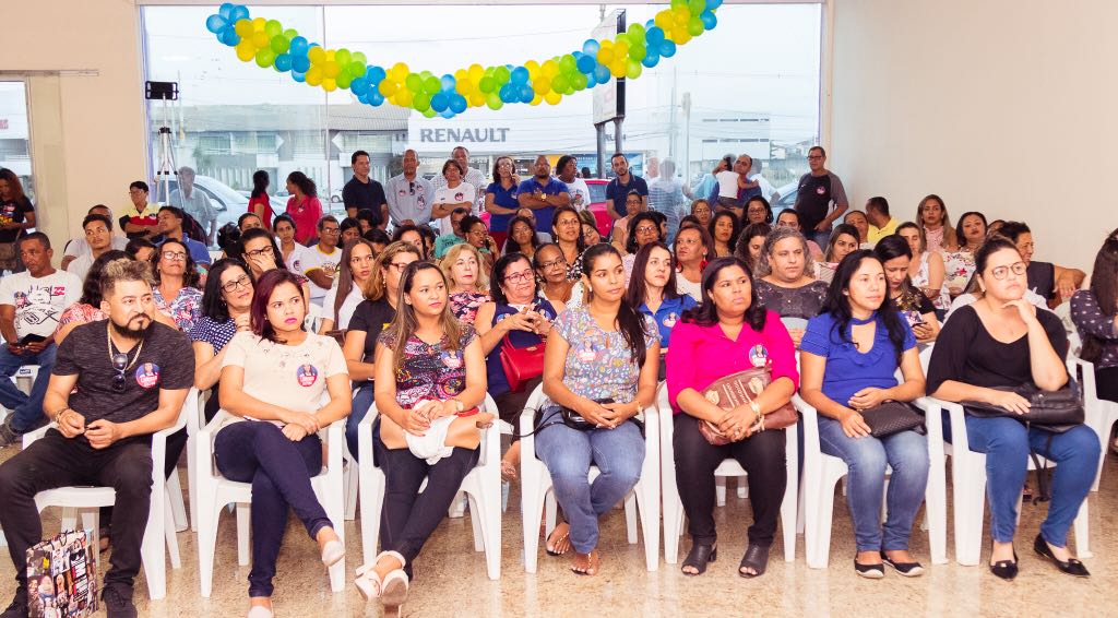 Larissa Oliveira discute polticas pblicas de assistncia social