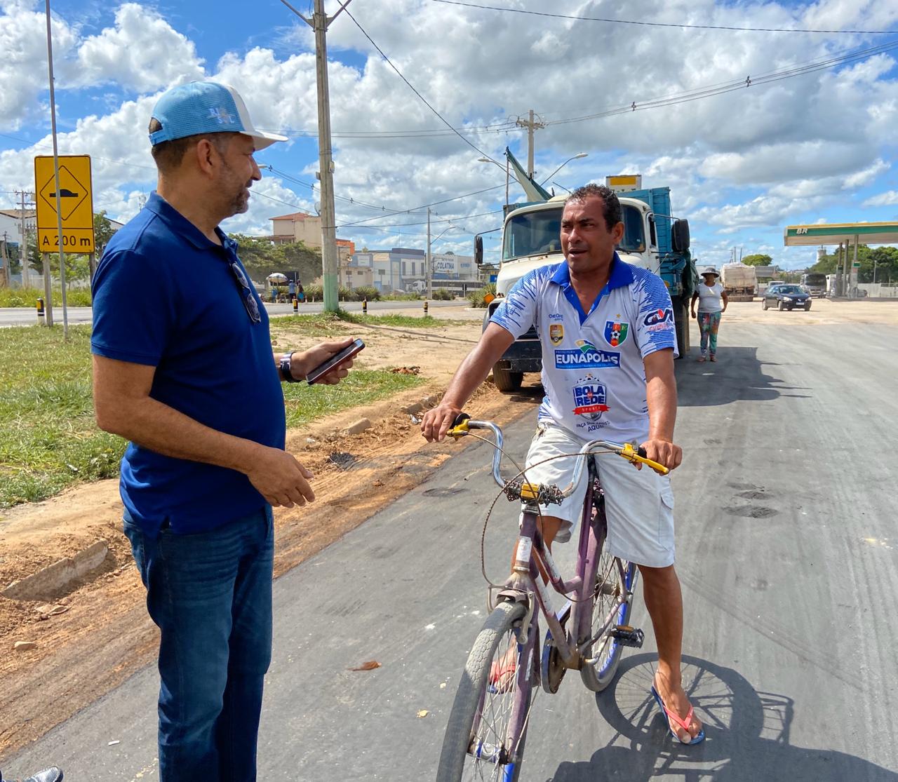 O prefeito tambm conversou com a populao.