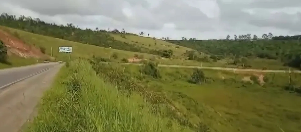 Pista improvisada  feita em Itamaraju  Foto: Reproduo/TV Bahia