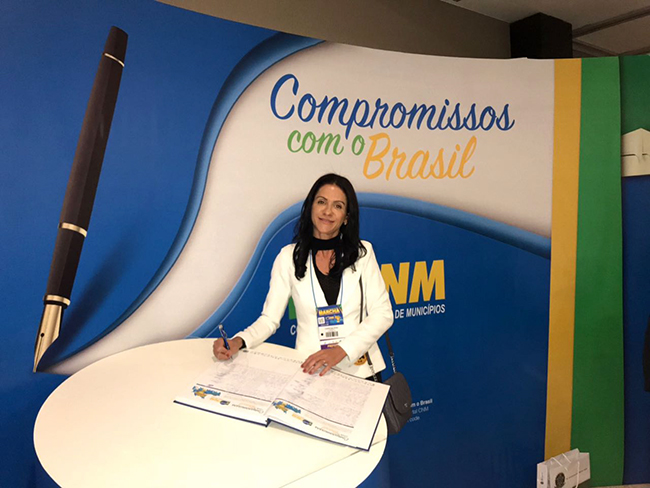 Christine Pinto participa da XXI marcha dos prefeitos a Braslia. (Foto: Divulgao)