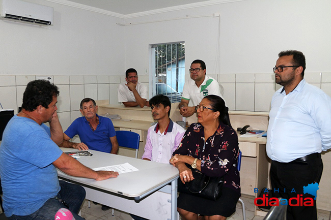 Deputada participou de encontro de entrega de outra emenda para o fardamento dos estudantes estaduais. (Foto: BAHIA DIA A DIA)