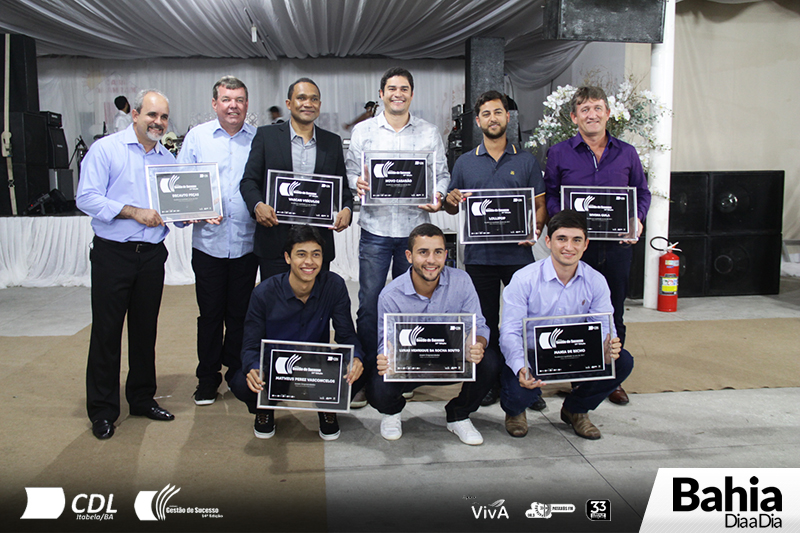 Foram homenageadas quase quarenta empresas da cidade, em diversos segmentos do comercio entre empreendedores, empresas, prestadores de servios e personalidade. (Foto: Joziel Costa/BAHIA DIA A DIA)