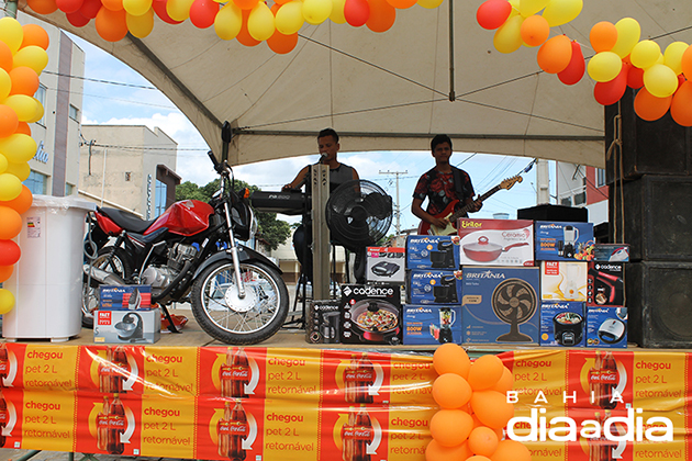 Supermercado Via Cabrlia sorteia moto 0 km e dezenas de prmios. (Foto: Beto Muniz)