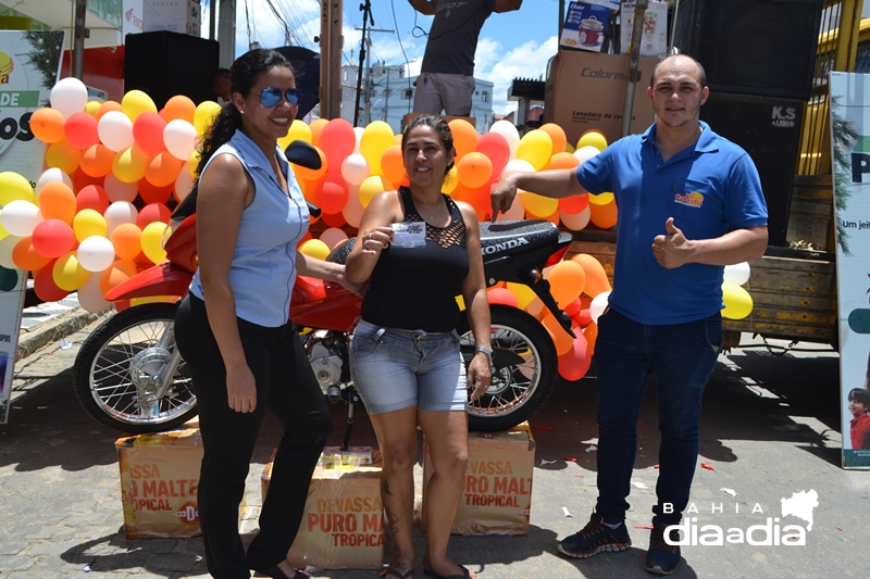 Ana Maria, me da ganhadora da moto, o prmio veio em uma boa hora. (Foto: Adson Rodrigues/BAHIA DIA A DIA)