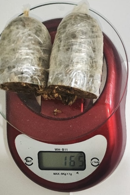 Mulher é flagrada com droga escondida durante revista no Conjunto Penal de Eunápolis Mulher é flagrada com droga escondida durante revista no Conjunto Penal de Eunápolis