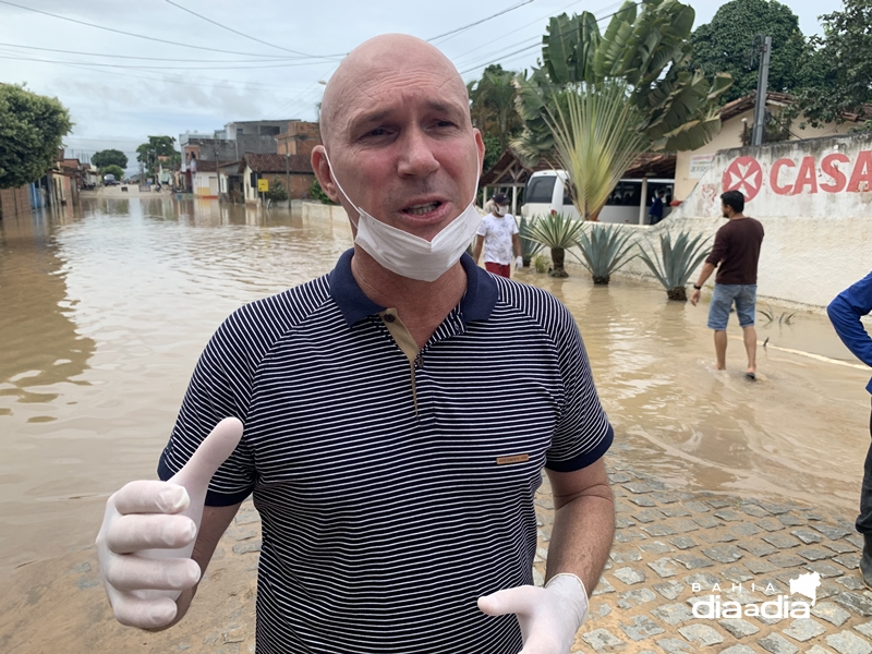 Prefeito Luciano Francisqueto disse que a remoo foi necessria devido  da sade dos idosos. (Foto: Alex Gonalves/BAHIA DIA A DIA)