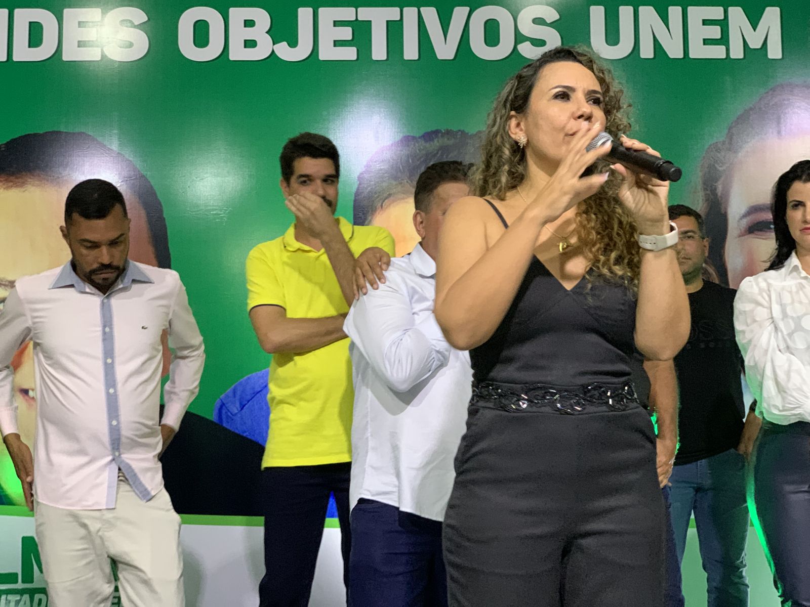 Tenho a honra de ter voc Elmar, como nosso deputado federal e Robinho como nosso deputado estadual, disse a prefeita Cordlia. (Foto: Alex Gonalves/BAHIA DIA A DIA)