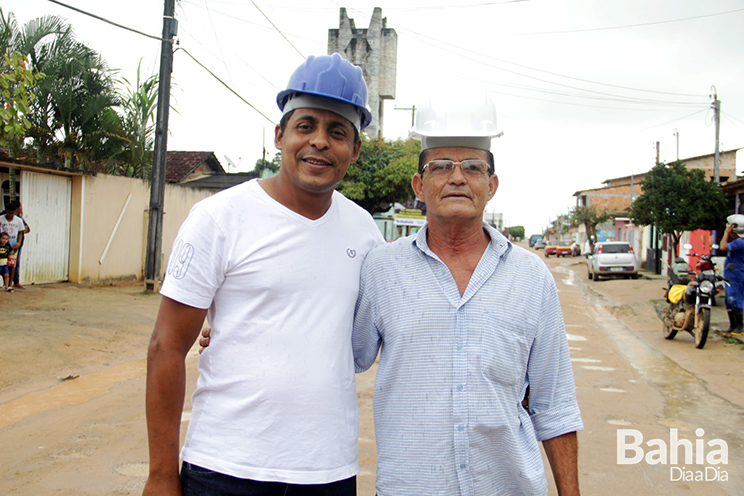 Secretrio de obras, Jinivaldo Miranda e Luiz, responsvel pela empresa licitada. (Foto: Alex Gonalves/BAHIA DIA A DIA)