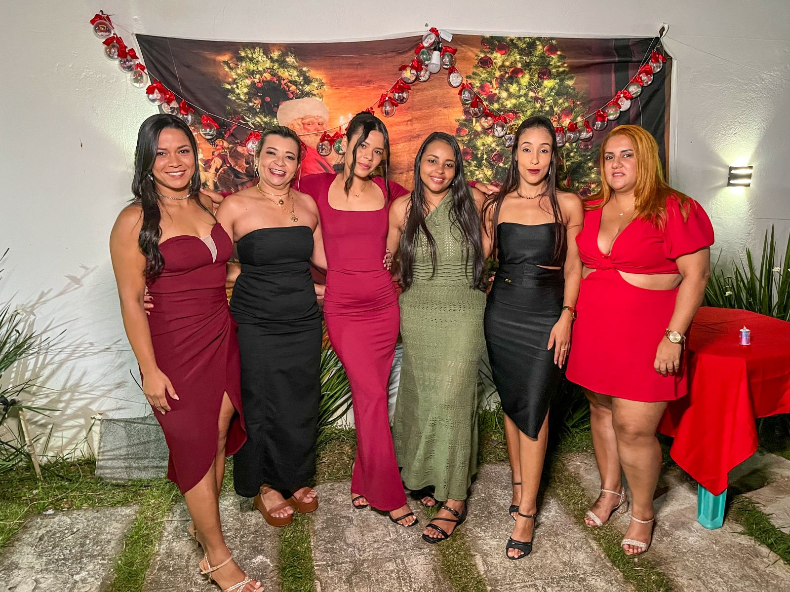 Tradição e união marcam a Ceia de Natal da família de Pedro Motos e Lília Ribeiro ; Veja fotos Tradição e união marcam a Ceia de Natal da família de Pedro Motos e Lília Ribeiro ; Veja fotos