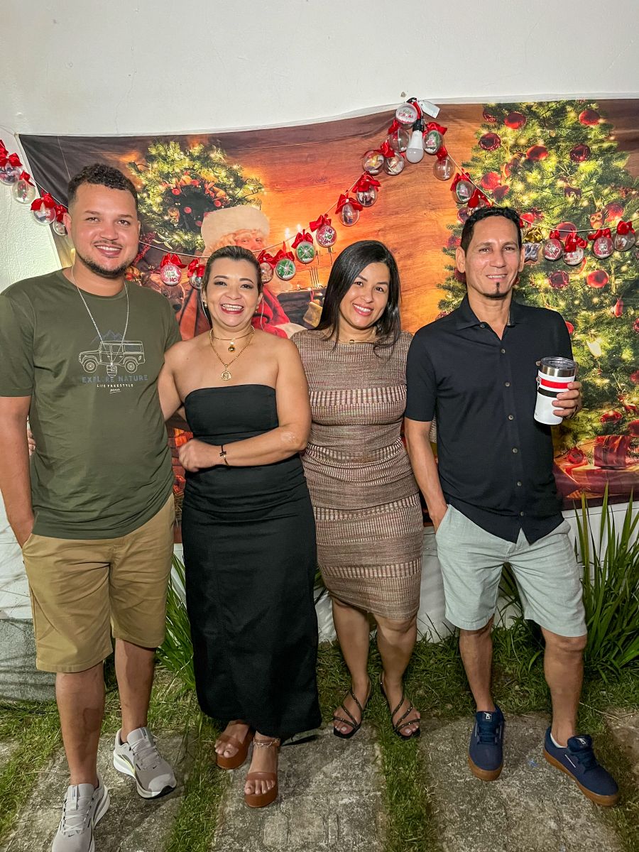 Tradição e união marcam a Ceia de Natal da família de Pedro Motos e Lília Ribeiro ; Veja fotos Tradição e união marcam a Ceia de Natal da família de Pedro Motos e Lília Ribeiro ; Veja fotos