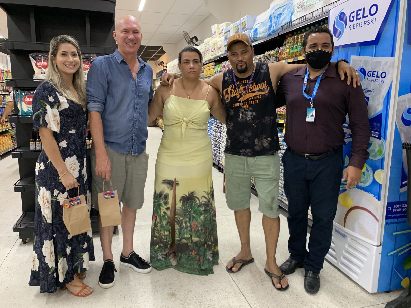 Prefeito Luciano Francisqueto, ao lado da sua namorada Luana Bolelli, prestigiaram o evento. (Foto: Alex Gonalves/BAHIA DIA A DIA)