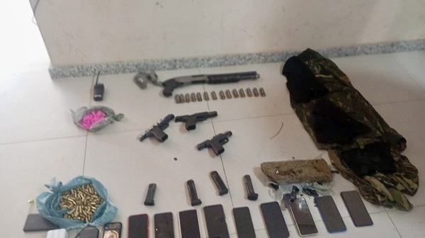 Operação integrada frustra plano de resgate no presídio de Eunápolis; oito suspeitos morrem e PM fica ferido Operação integrada frustra plano de resgate no presídio de Eunápolis; oito suspeitos morrem e PM fica ferido