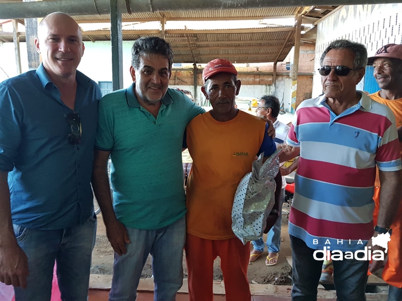 Prefeito participou da confraternizao com os garis. (Foto: Alex Gonalves/BAHIA DIA A DIA)