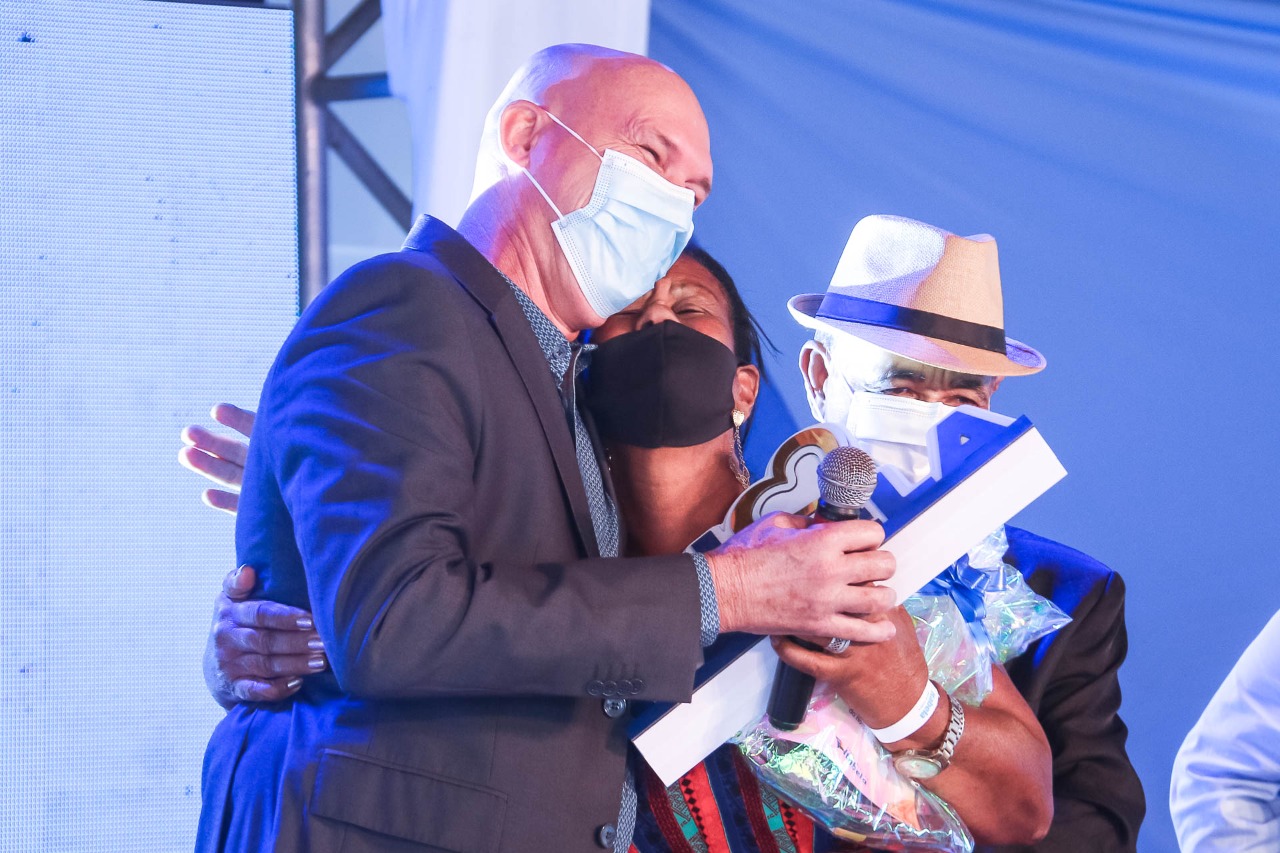 Francisqueto homenageou alguns moradores por fazerem parte da histria do municpio.  (Foto: Erlan Costa/BAHIA DIA A DIA)