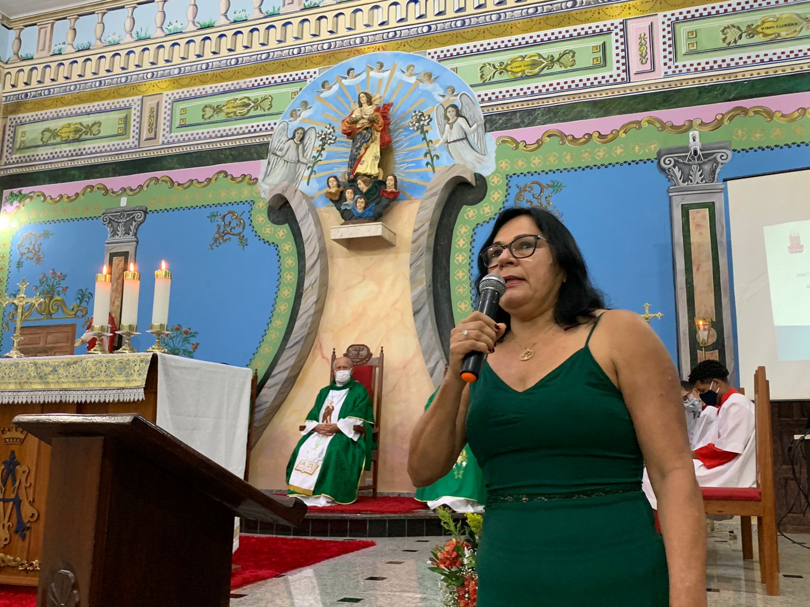 Prefeita Marlene, participou da Missa em Ao de Graas na Igreja Matriz. (Foto: Divulgao)