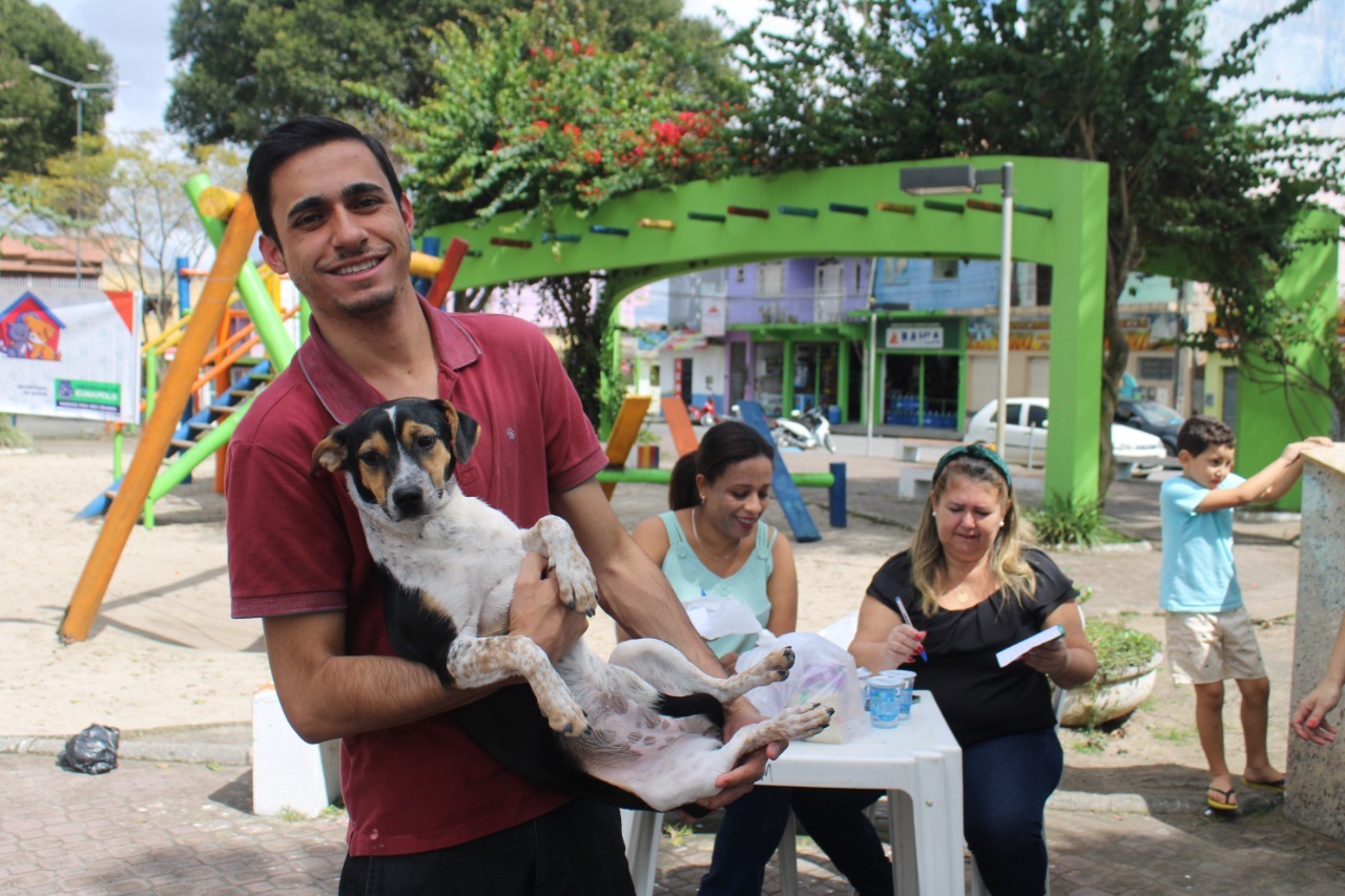 Dia de intensificao da Campanha de Vacinao Antirrbica imuniza cerca de 10 mil animais