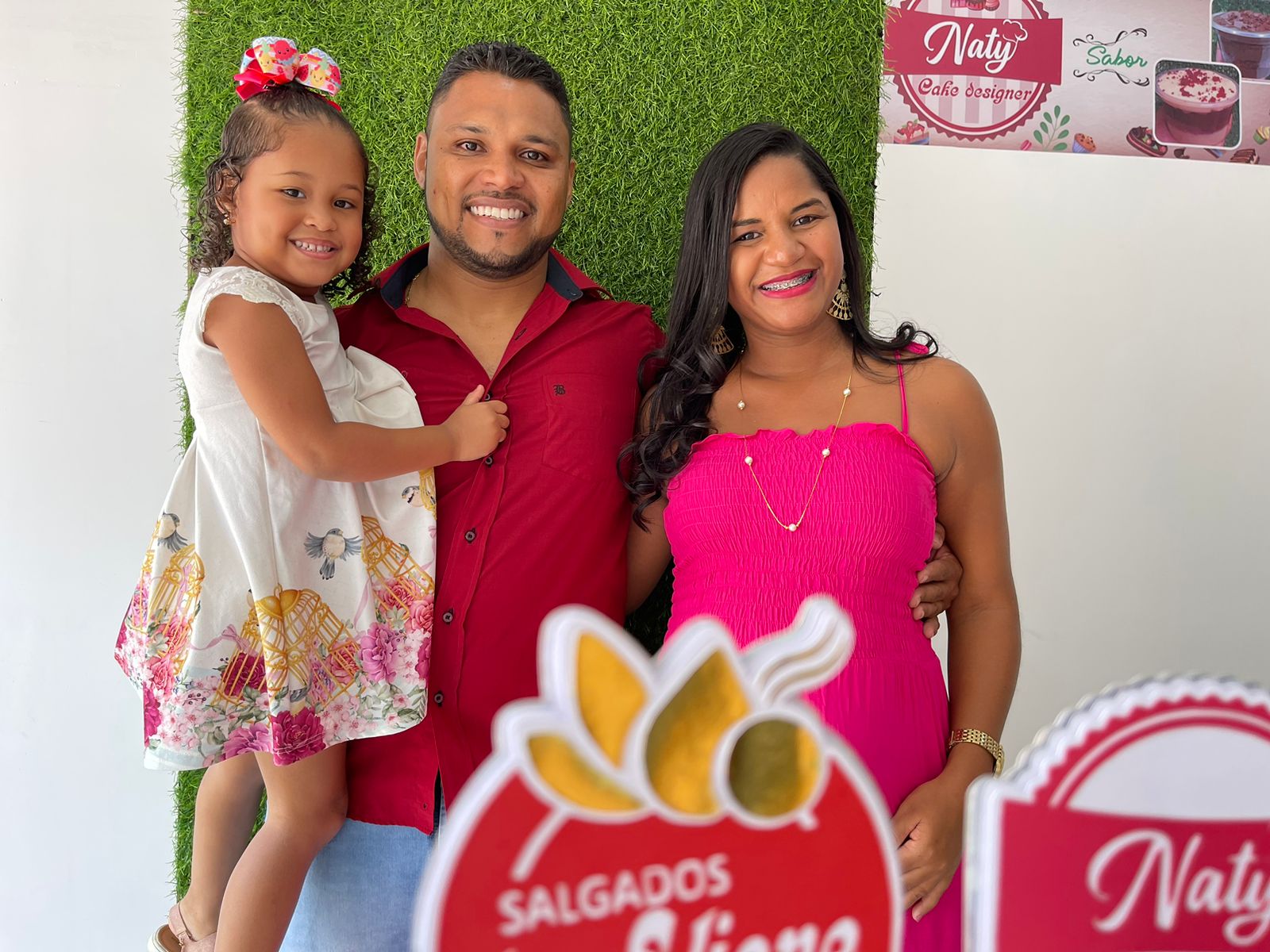 Casal Carlos Andr e Natiele Vasconcelos e filha. (Foto: Alex Gonalves/BAHIA DIA A DIA)