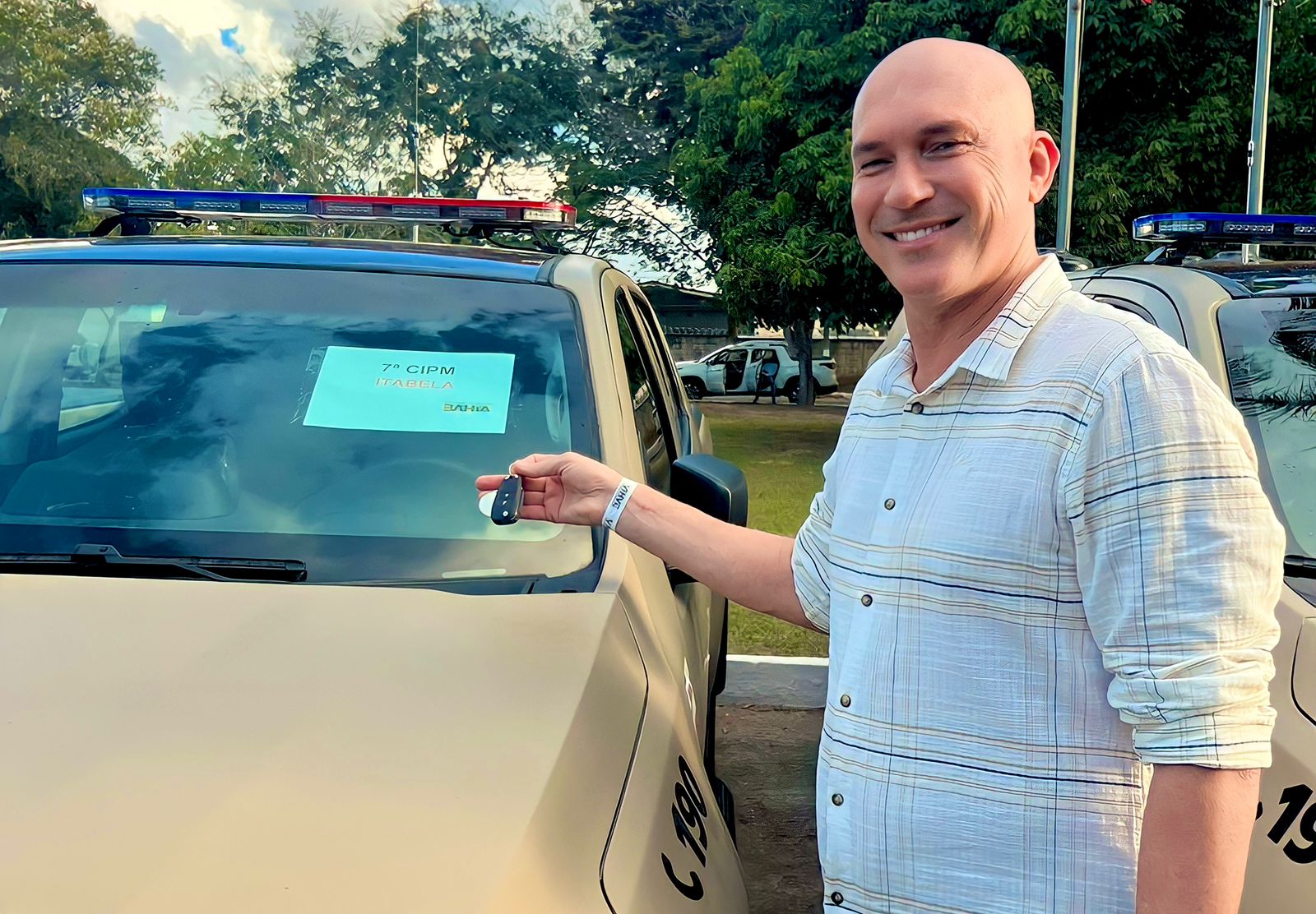 Prefeito Francisqueto recebe nova viatura do Governador para reforar a segurana pblica em Itabela. (Foto: Divulgao)